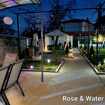 Rose & Water Guest House 파벨 반야 외부 사진