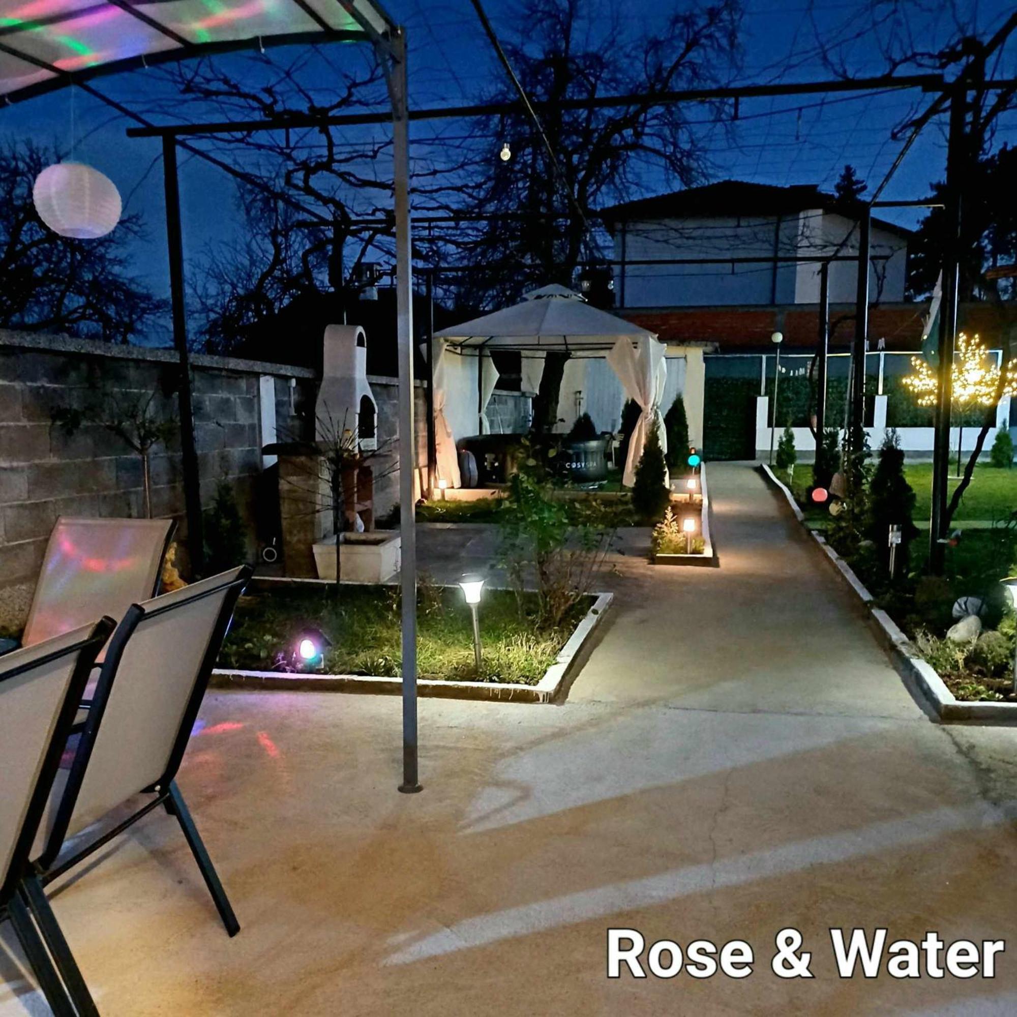 Rose & Water Guest House 파벨 반야 외부 사진
